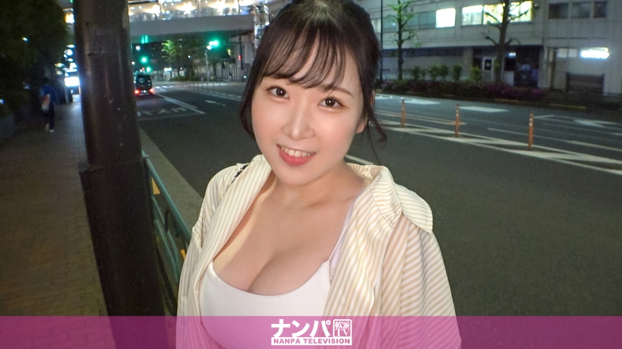 ファミレスバイトの巨乳女子大生