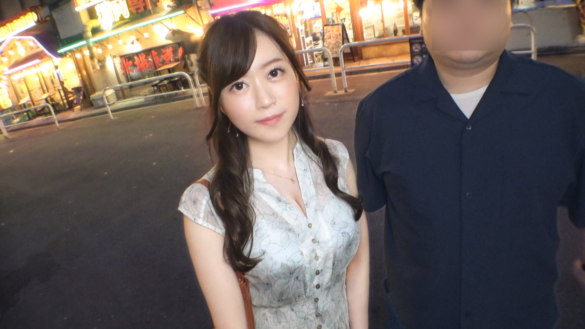 愛人彼氏の前で寝取られるお姉さん