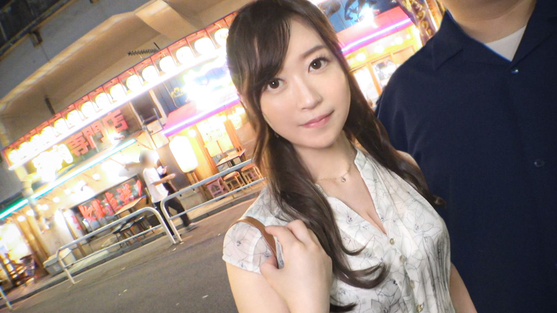 愛人彼氏の前で寝取られるお姉さん