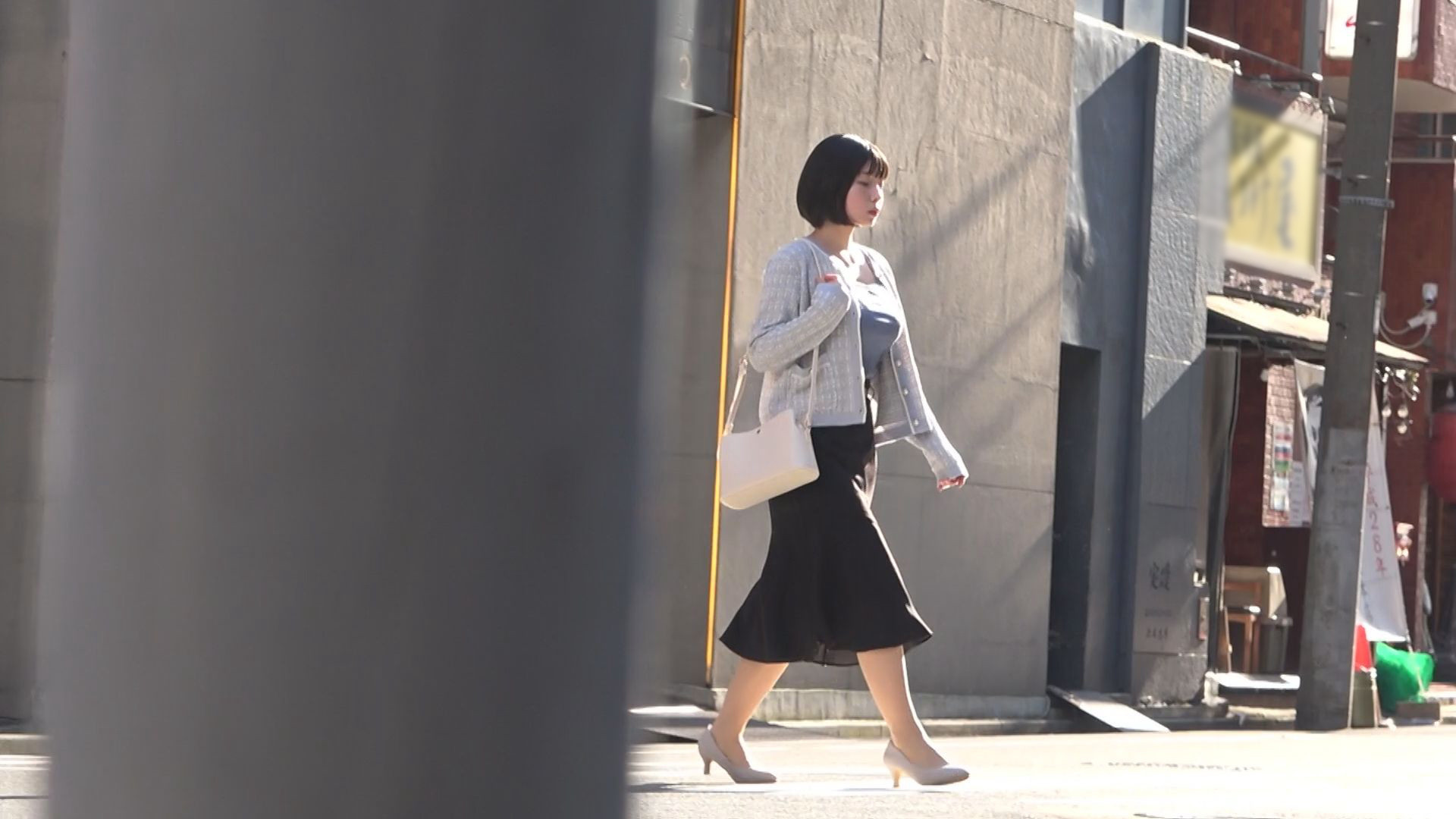 ショートボブのエロボディお姉さん