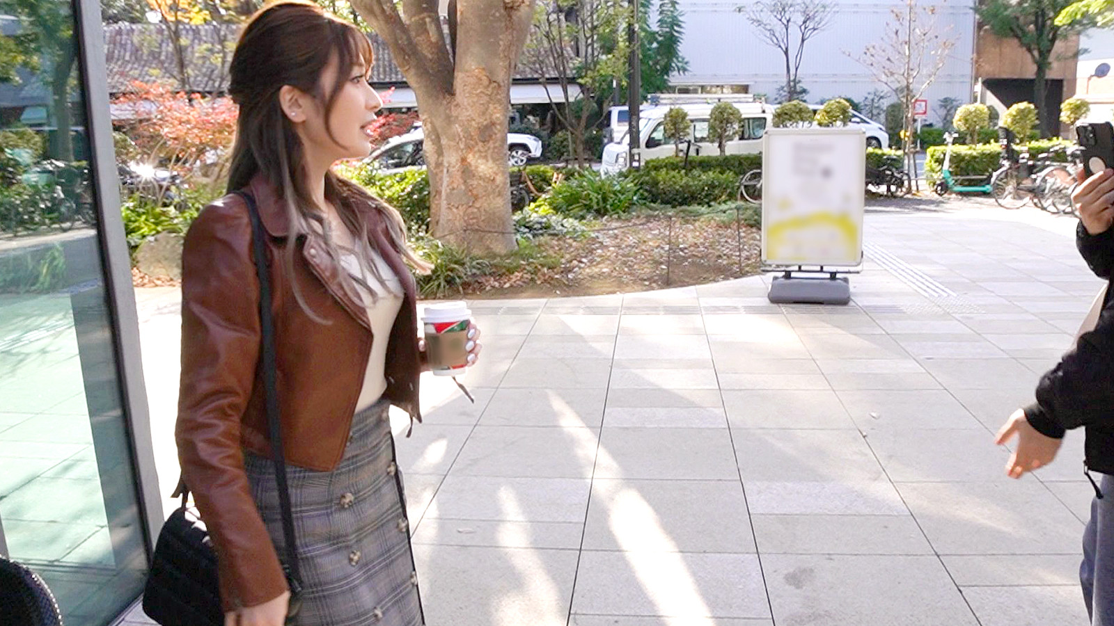 赤い下着の三十路人妻