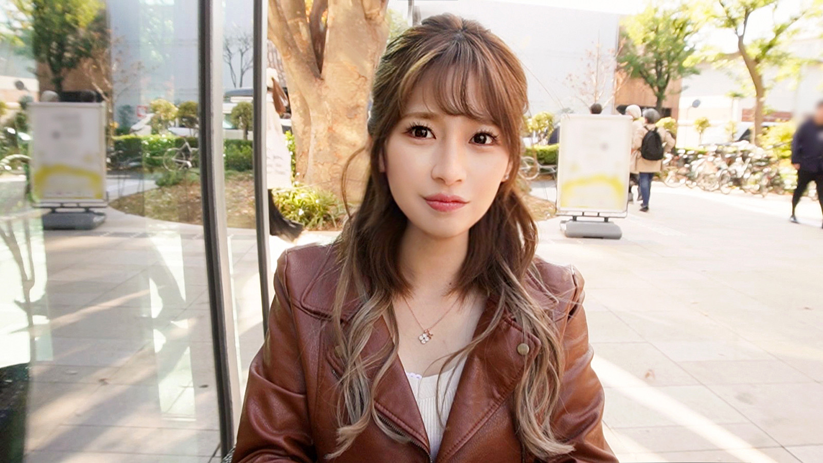 赤い下着の三十路人妻