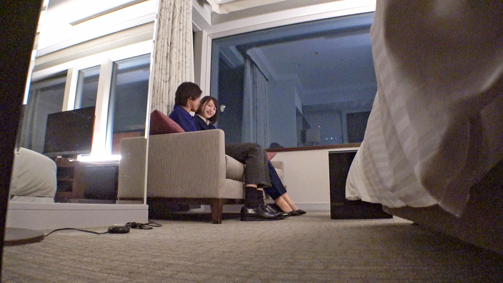 新卒の大きな巨尻OL