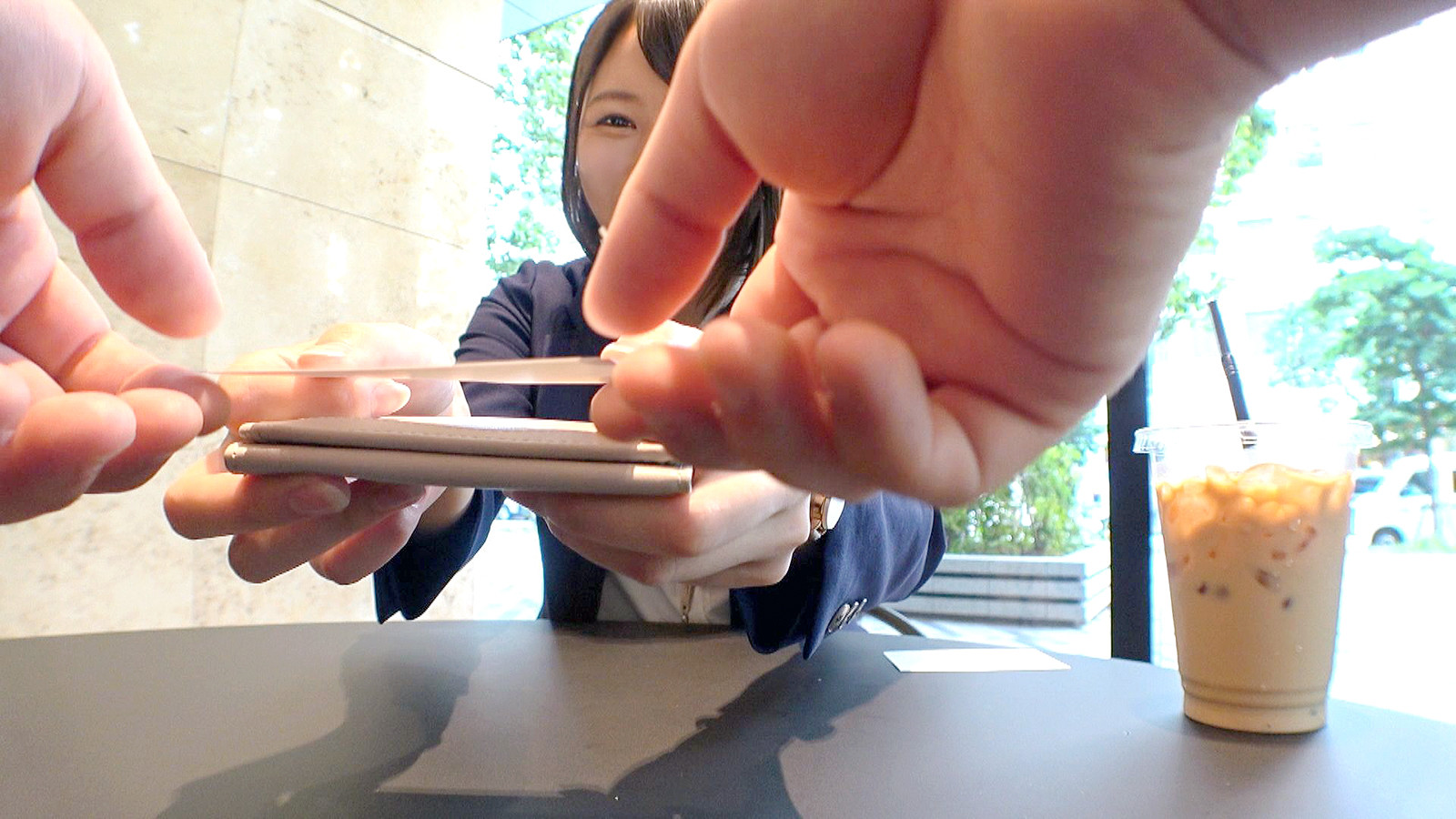 新卒の大きな巨尻OL