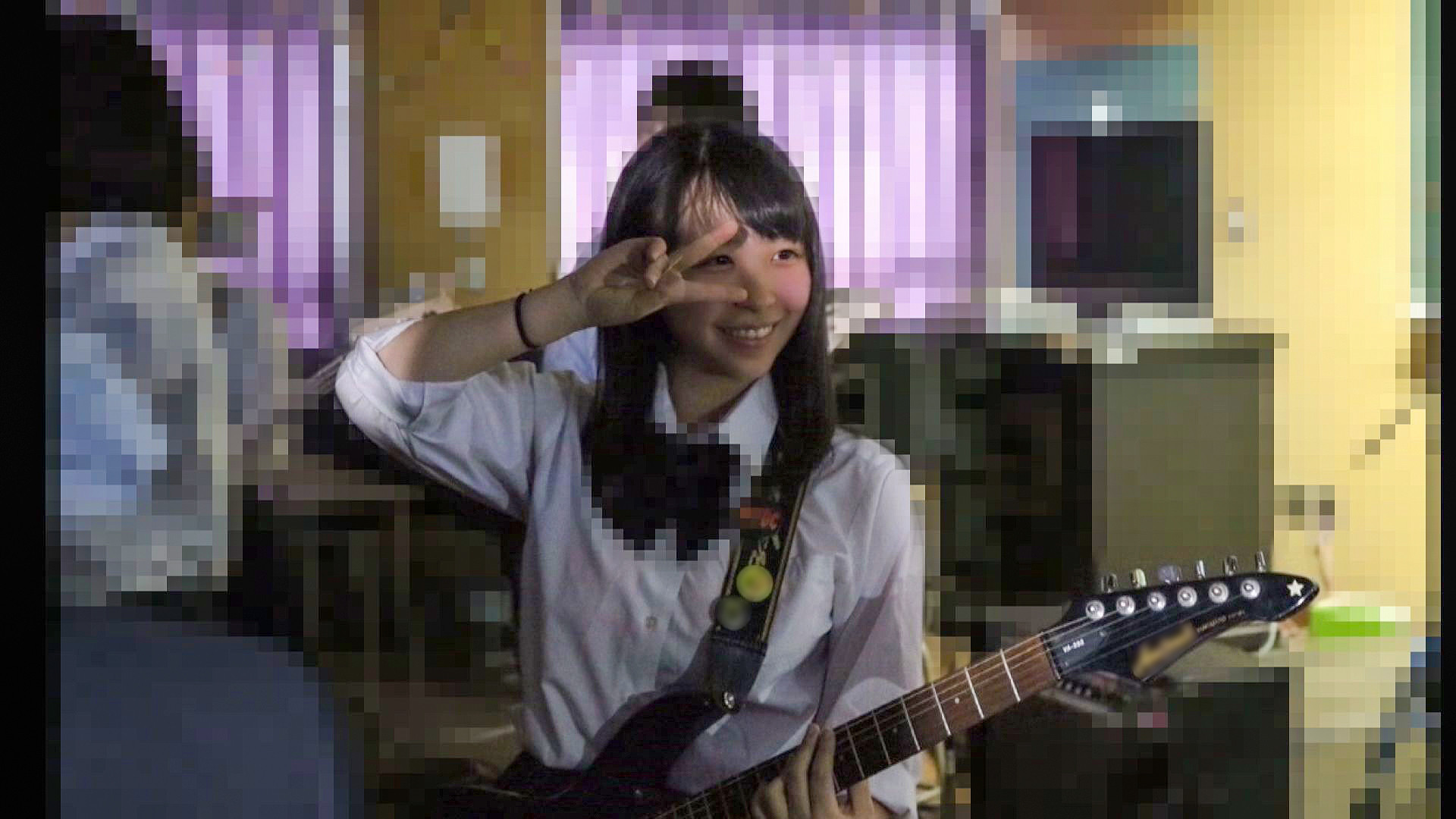 ショートヘアの巨乳JDとSEX