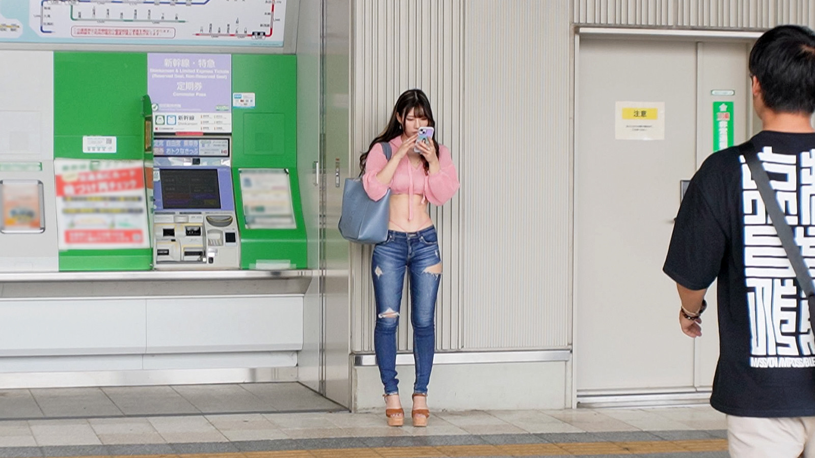 完璧な腰くびれボディギャル