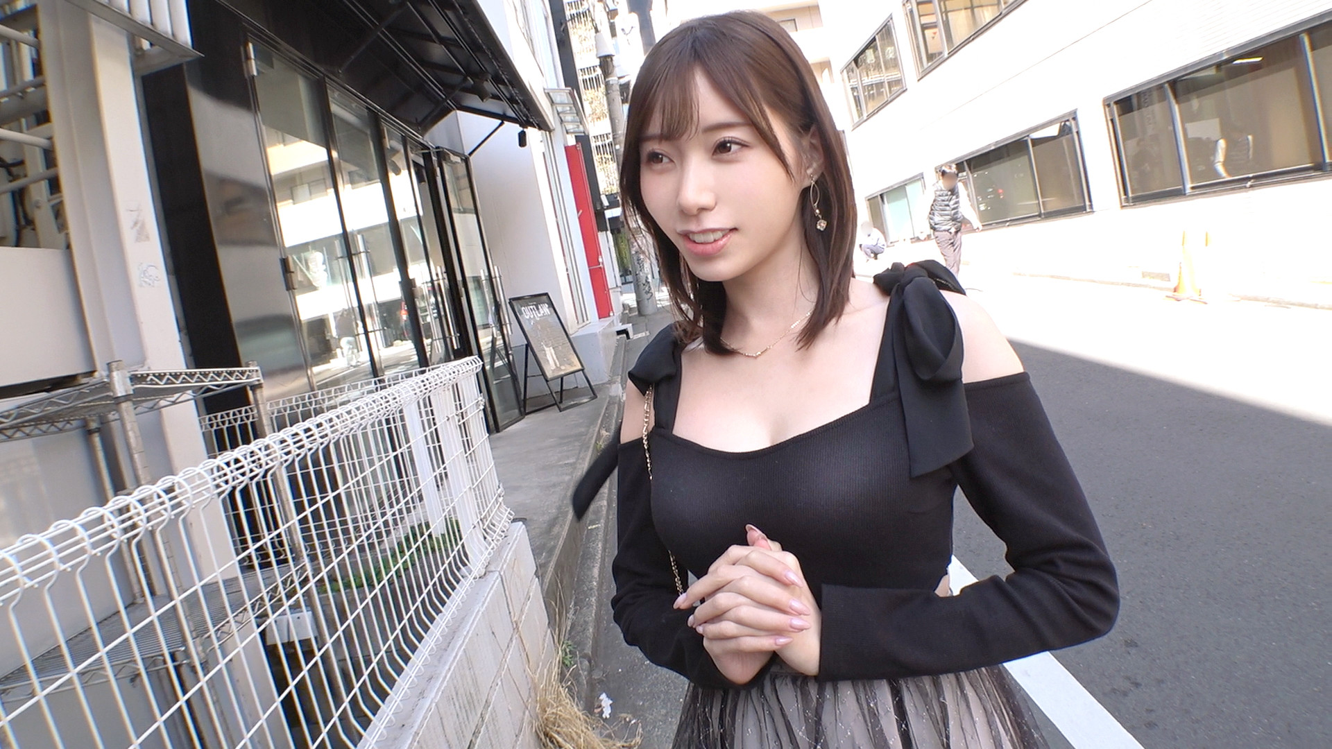 アパレル店員の三十路美人お姉さん