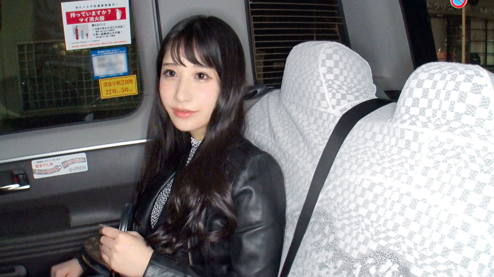 ラウンジ嬢の自宅でエチエチSEX