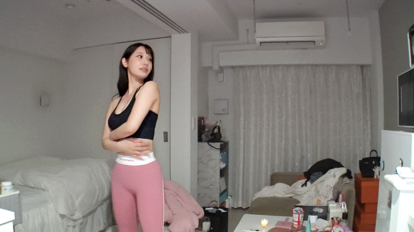 ラウンジ嬢の自宅でエチエチSEX