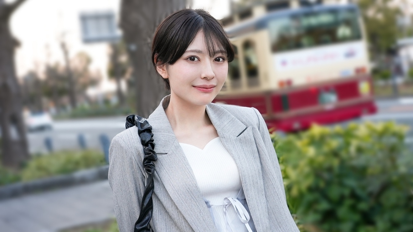 ショートヘアの色白お姉さん