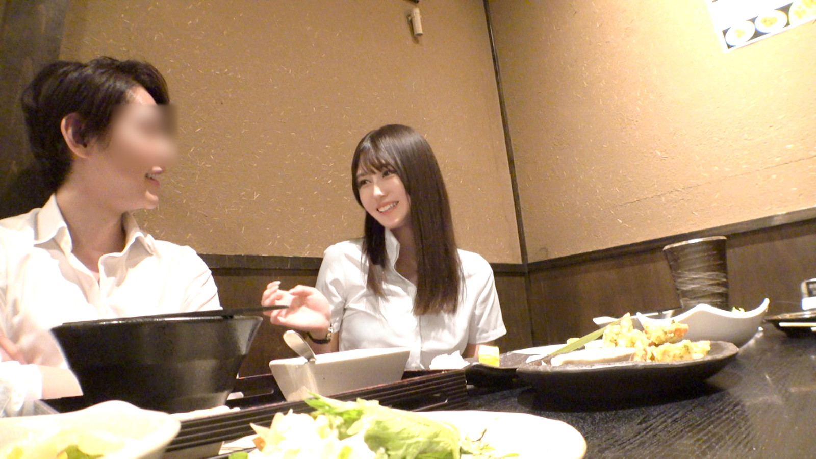 新卒の美尻美脚なOLお姉さん