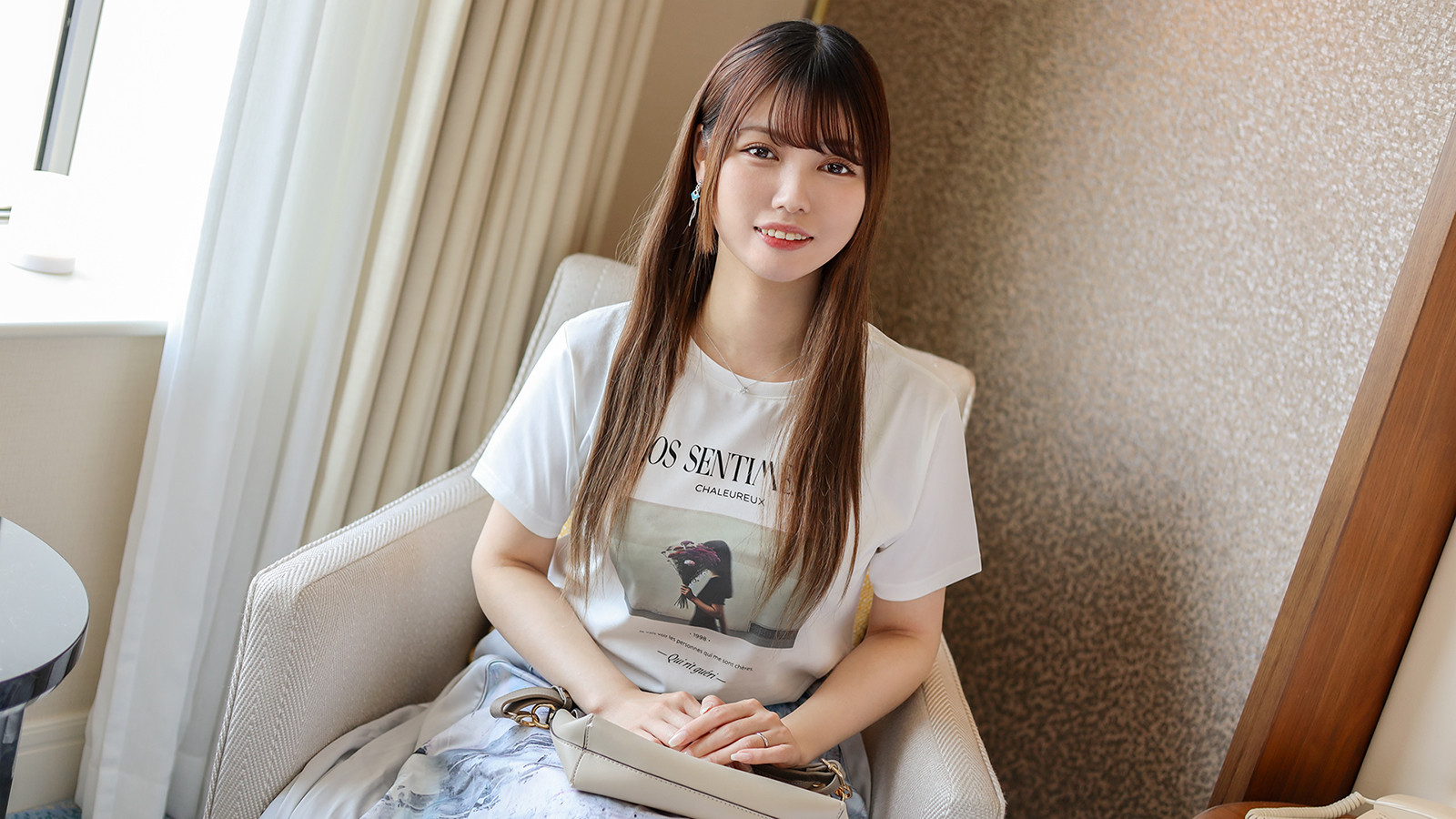 安産型なデカ尻のムッチリ下半身がエロすぎる保育士人妻(30歳)さんは好きですか？エロ画像写真集とロング動画(約20分)