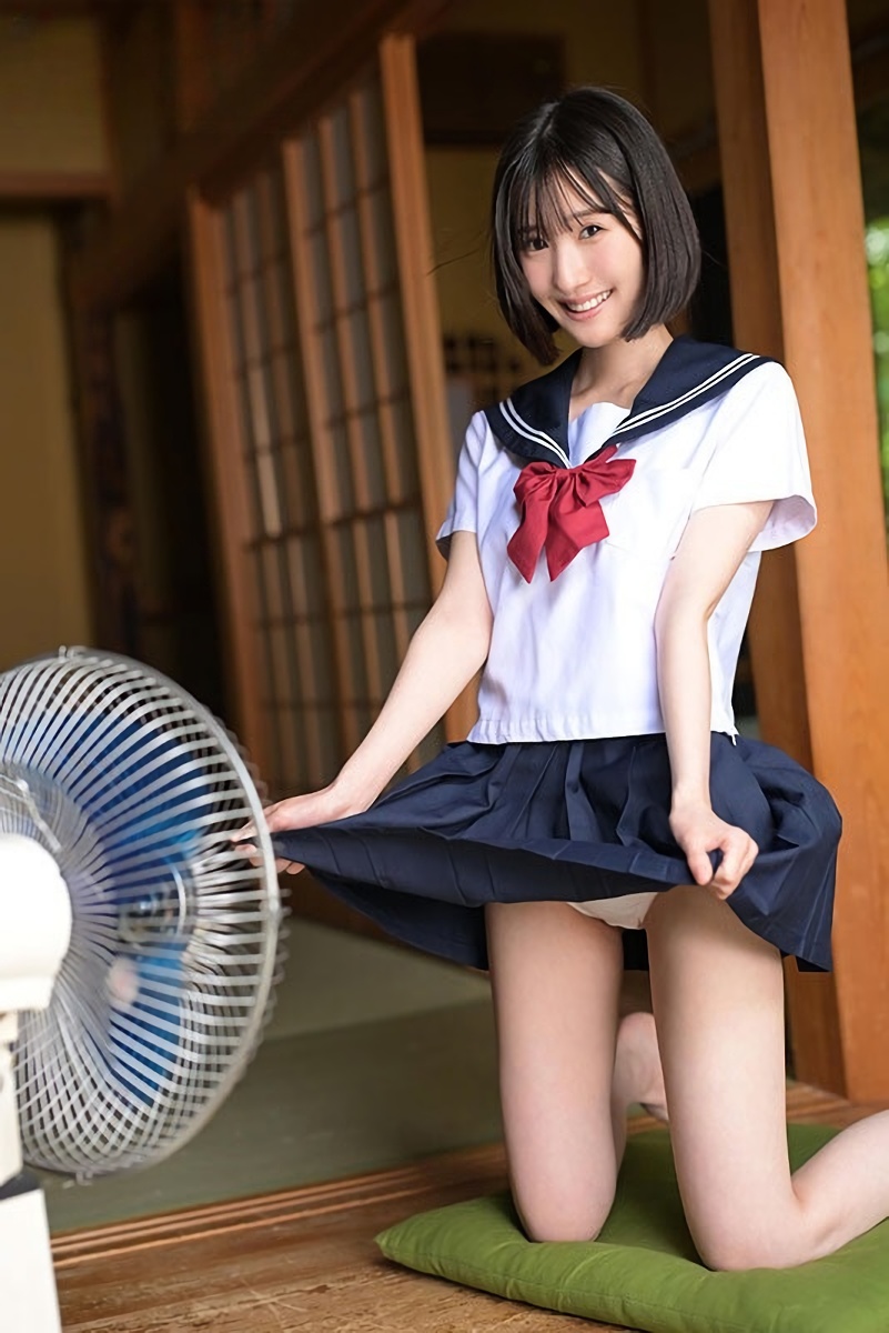 パンツを見せてくれるたくし上げパンチラ画像(Part3)