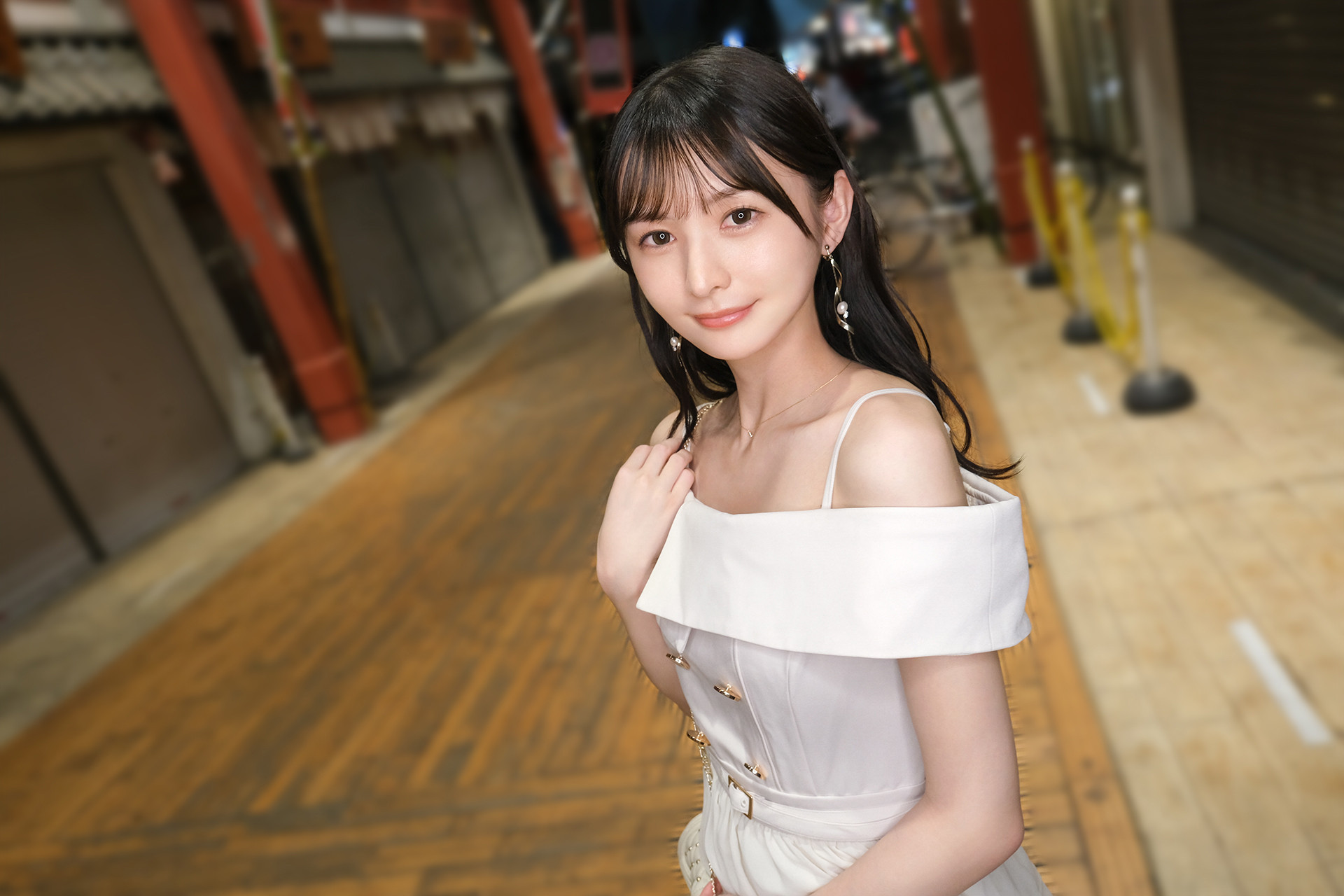 顔は美少女でお尻はプリっとしてて脚はカモシカ美脚なスレンダー女子を激しくズッコンバッコン突きまくるのは最高ですよ♪エロ画像写真集とロング動画(約20分)