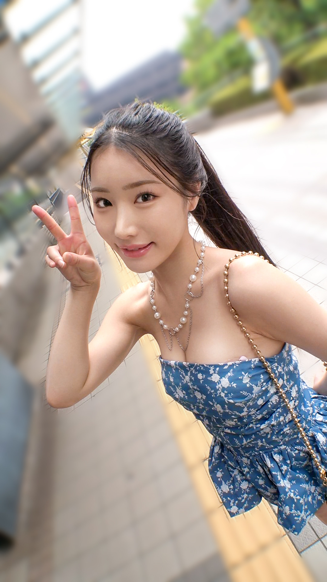 スレンダーボディでスタイル抜群なポニーテールのお姉さんは好きですか？エロ画像写真集とロング動画(約20分)