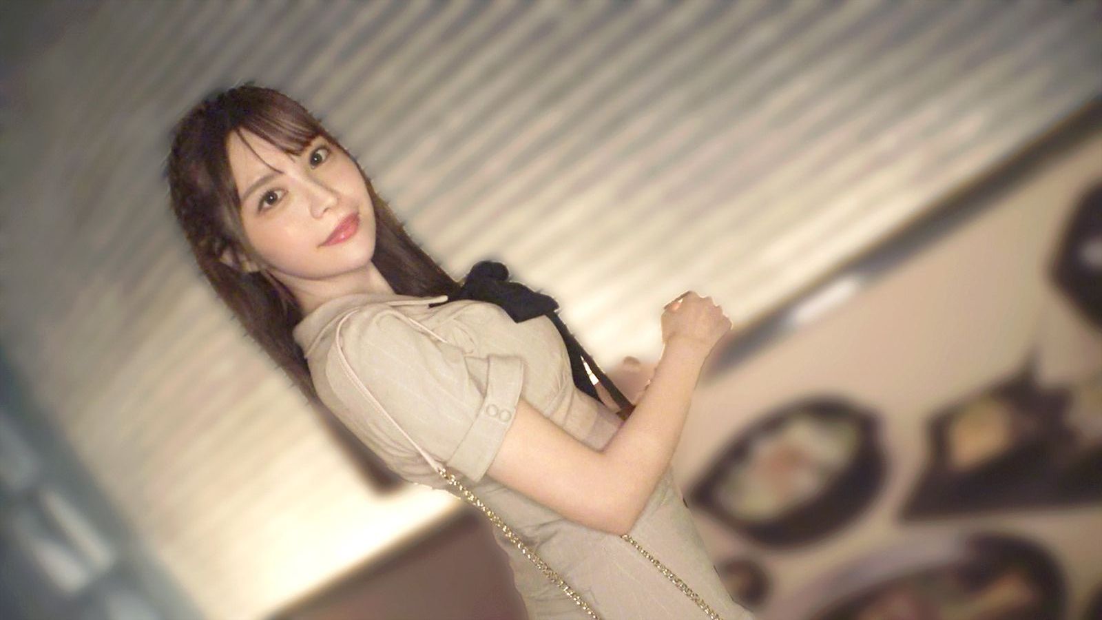ミニスカ美女のスカートめくると染みパン尻パンがエロすぎた！エロ画像写真集とロング動画(約20分)