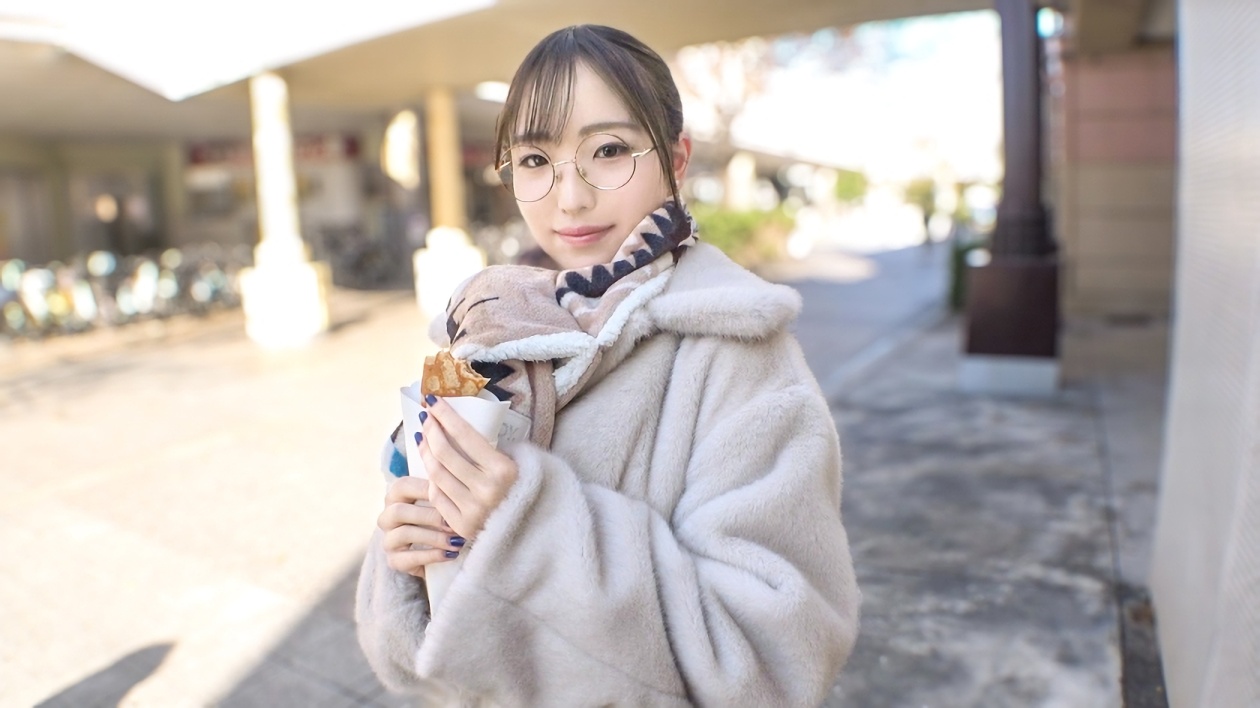 清楚地味系なメガネっ娘女子大生がデカチンでメチャクチャに突きまくられるのは興奮しますよ♪エロ画像写真集とロング動画(約20分)