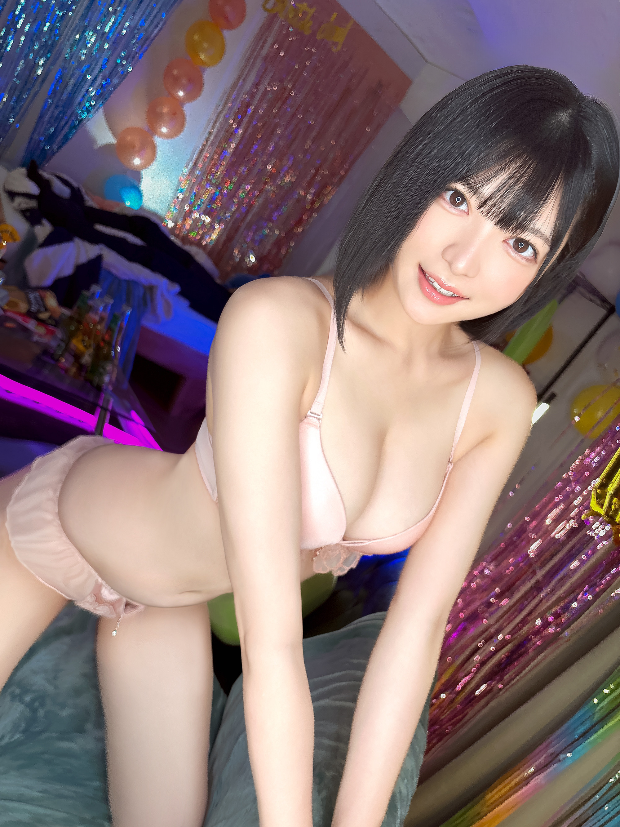 大学サークルの集まりパーティでこっそり黒髪ショーボブ女子と中出し交尾しちゃうぞ♪エロ画像写真集とロング動画(約20分)