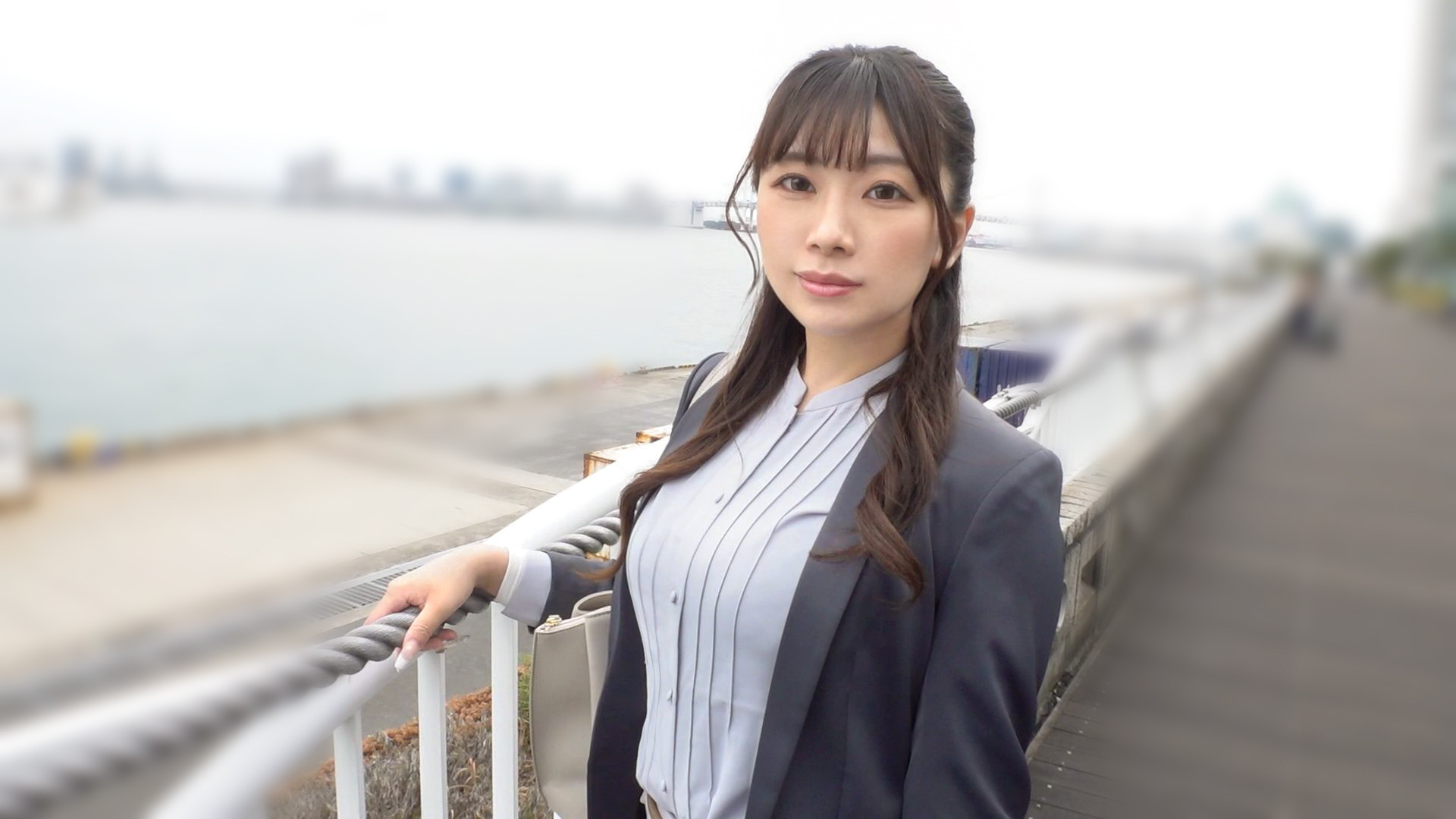 外回りでおサボりしているOLお姉さんには真昼間からお仕置きセックスしてあげないとだね♪エロ画像写真集とロング動画(約20分)