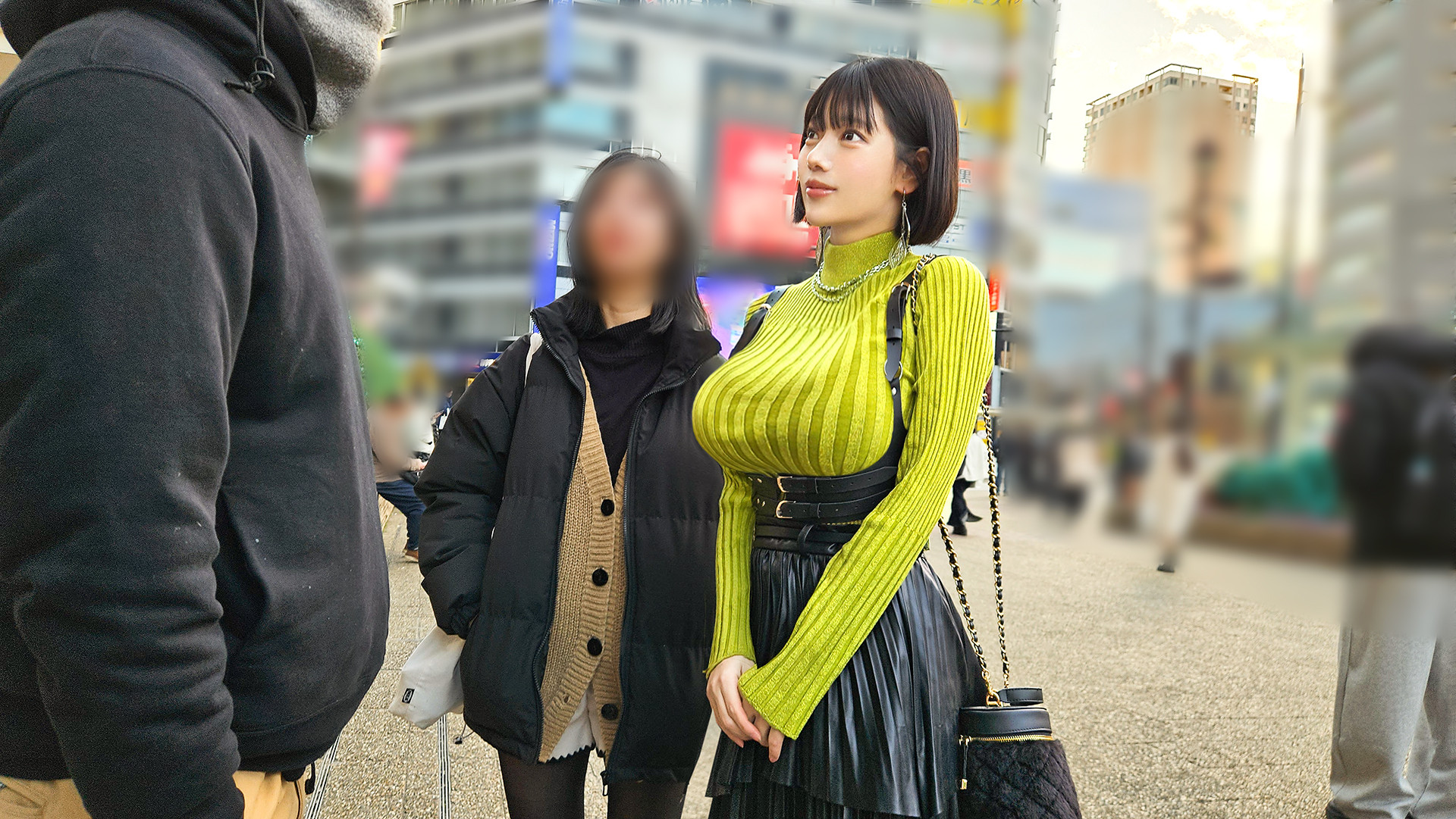 乳袋がすごすぎるこの巨乳女がこの後3Pで男にブチ込まれデカ乳を揺らしてイキ狂いしちゃいます♪エロ画像写真集とロング動画(約20分)