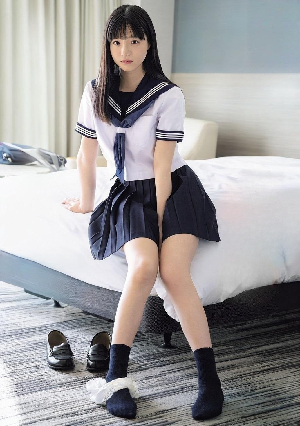 パンツを脱ぎかけている女子がエロい画像(Part15)