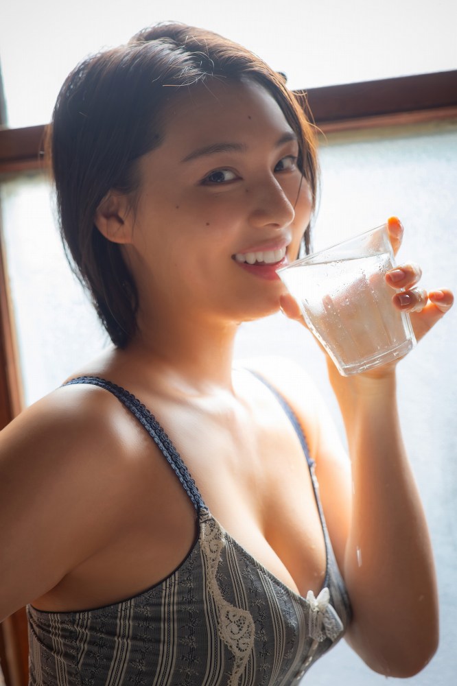 「相楽伊織」グラビア画像