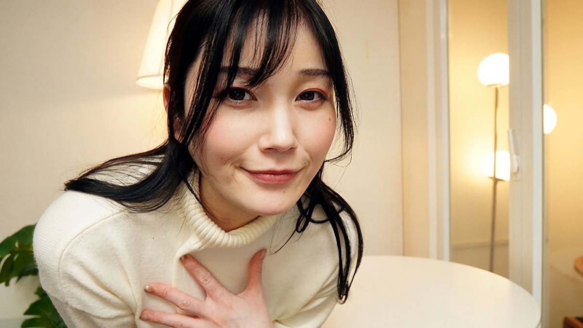 騎乗位専用ディルドで自撮りオナニーする素人女子のエロ画像(もも)